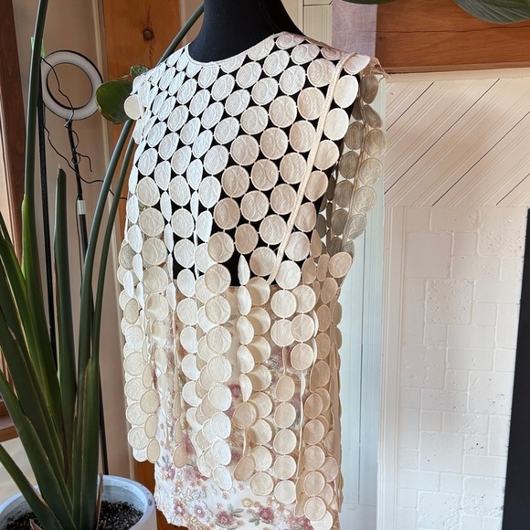 Cream Textured Circular Pattern Top - Picture 4 of 9